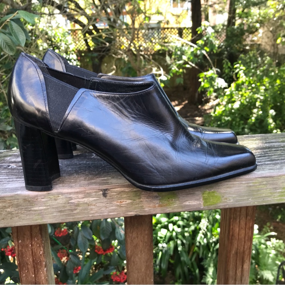 New Stuart Weitzman  square toe  heels size 7 new bootie style NWOB